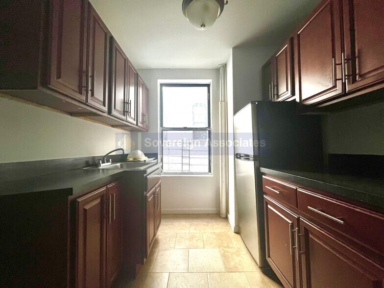 Building Photo - 539 W 156th St