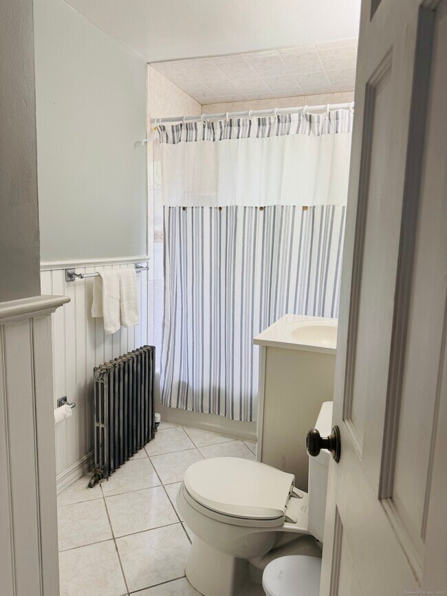 Building Photo - 9 Clarmore Dr