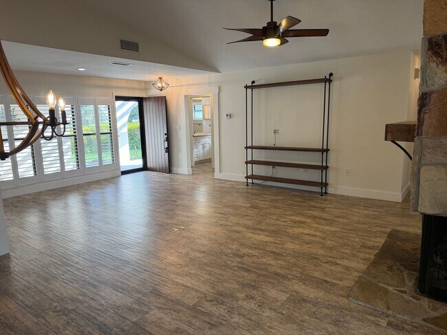 Building Photo - 6 Forest Ln