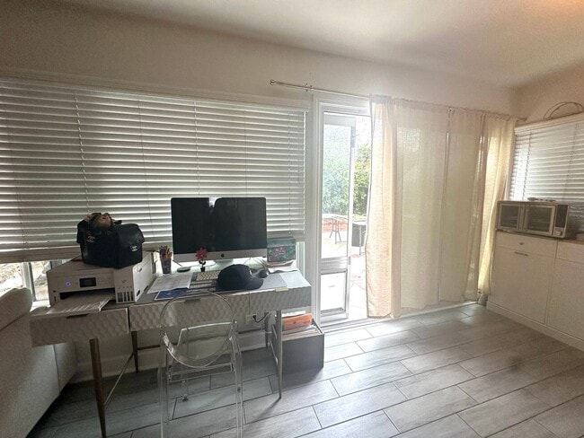 Building Photo - 15954 Meagher St