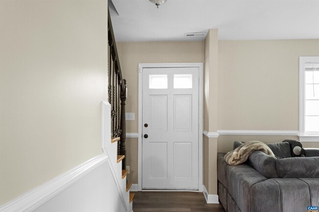 Building Photo - 118 Woodlake Dr