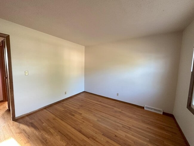 Building Photo - 32-46 Manor Drive - 42