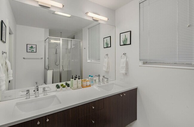 Building Photo - 1106 12th Ave