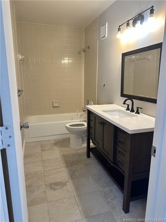 Building Photo - 2882 SW Lakemont Pl