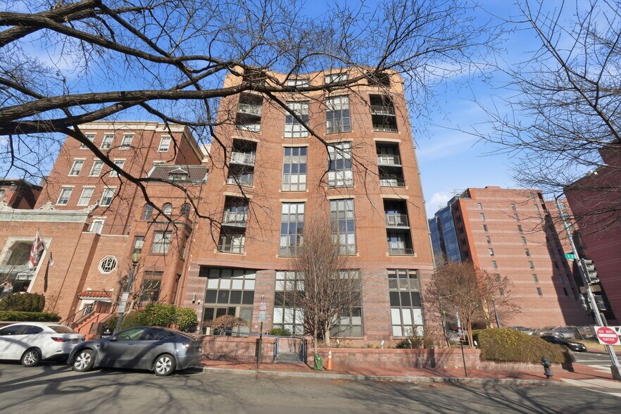 Building Photo - 1001 L St NW