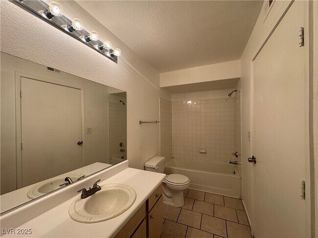 Building Photo - 8101 W Flamingo Rd
