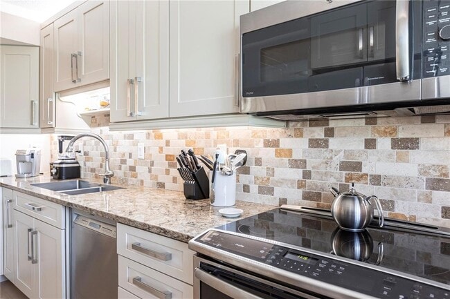 Building Photo - 1531 Clower Creek Dr