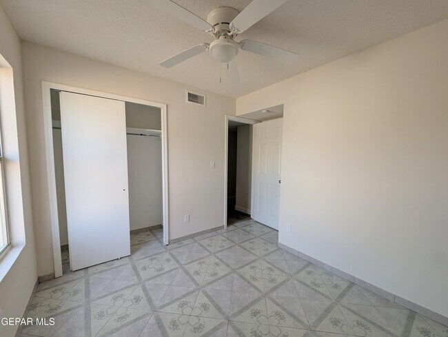 Building Photo - 5857 W Valley Cir