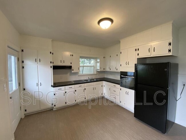 Building Photo - 632 S Second St