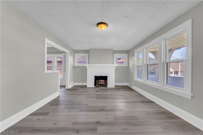 Building Photo - 2133 W 98th St
