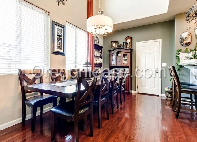 Building Photo - Beautiful large West Eugene home