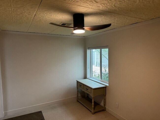 Building Photo - Mid-Century details in every corner. Solar panels! Gorgeous and perfect.
