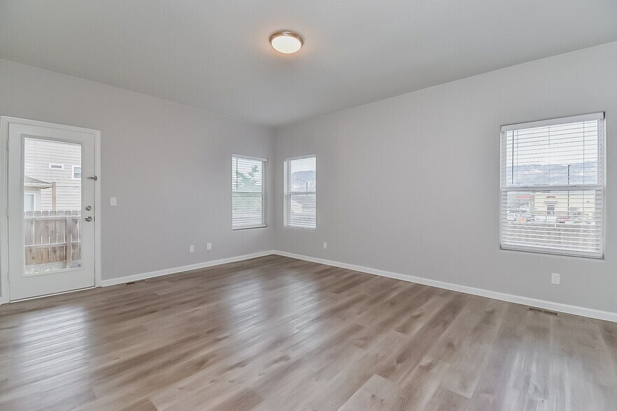 Building Photo - 2370 Spring Blossom Dr