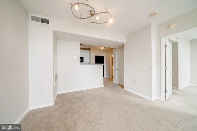 Building Photo - 851 N Glebe Rd