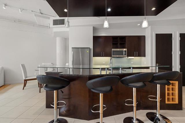 Building Photo - 2600 W 7th St