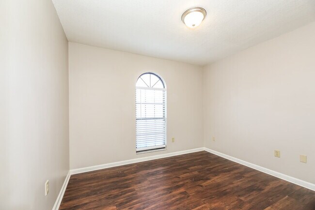 Building Photo - 641 Charles Pinckney St