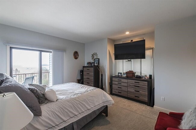 Building Photo - 1036 Lookout Dr