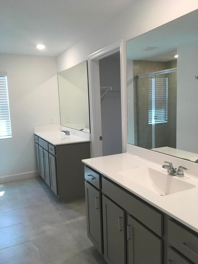 Building Photo - 12226 SW Roma Cir