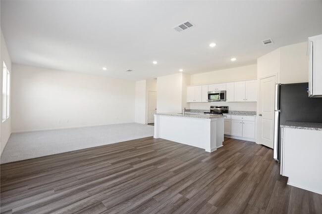 Building Photo - 8215 Vacek Xing Wy