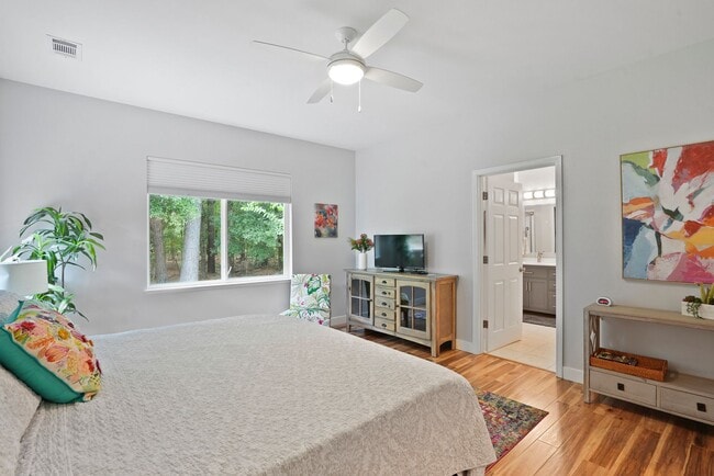 Building Photo - 211 Hampton Cir