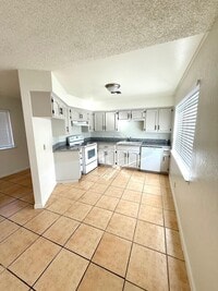 Building Photo - 3344 E Sierra Madre Ave