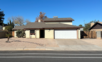 Building Photo - RATE REDUCED! Large 4 bedroom with huge bo...