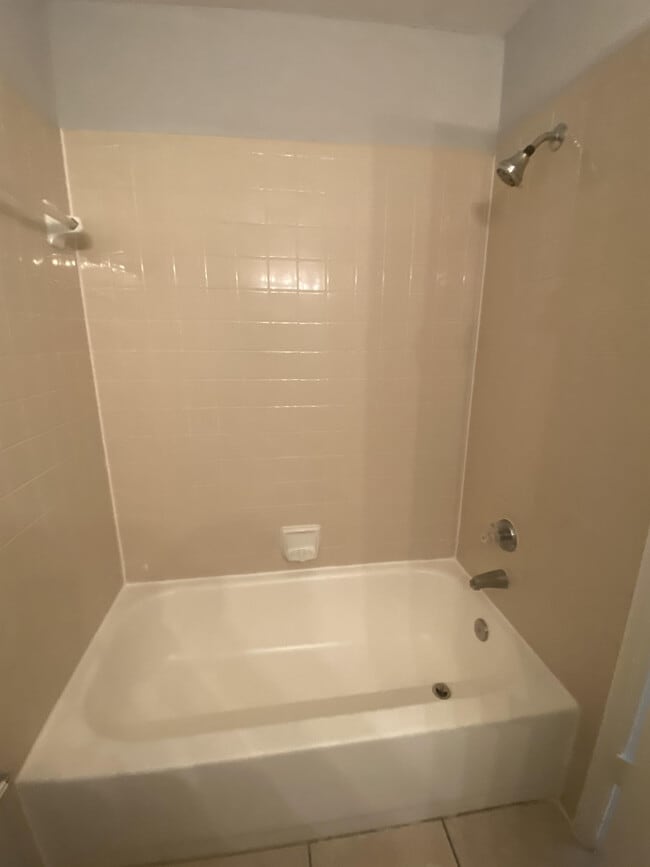 Building Photo - 1065 S Hiawassee Rd