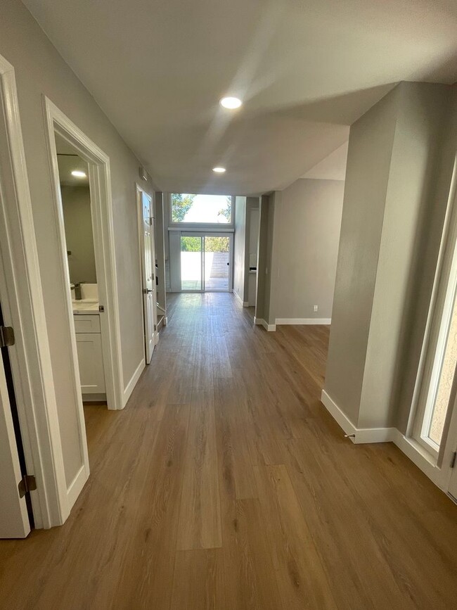 Building Photo - Remodeled Home in Irvine, Includes Attache...