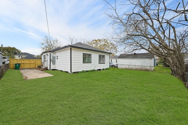 Primary Photo - 3430 Seabrook St