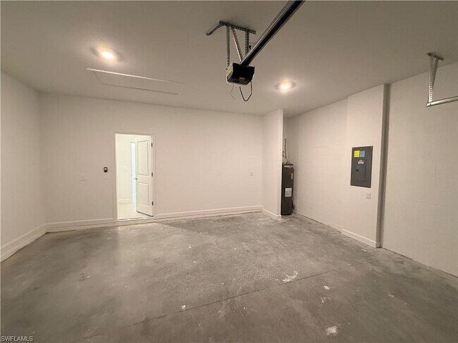 Building Photo - 3917 Passion Vine Dr