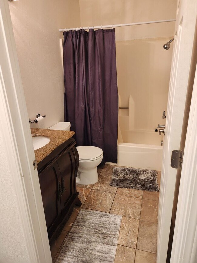 Building Photo - 4 bedroom, 2 bathroom home for rent off of Higuera Street