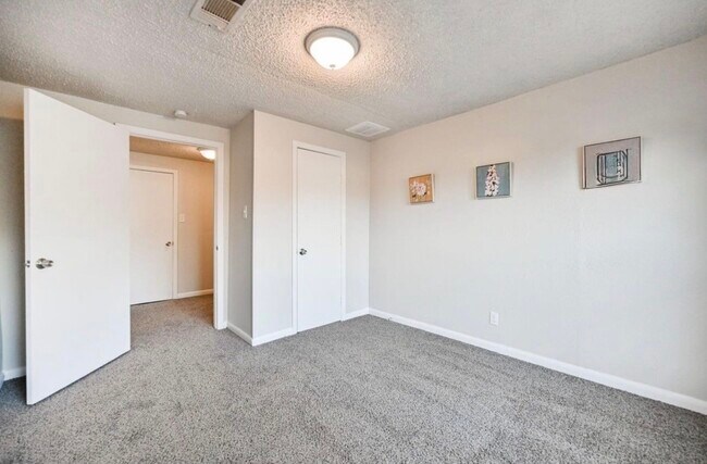 Building Photo - 9306 Chesterfield Dr