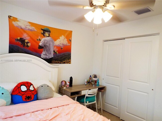 Building Photo - 2363 SE 11th St