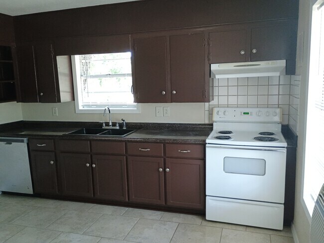 Building Photo - 1025 Valley View St