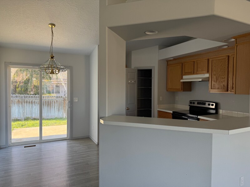 Building Photo - 607 Meadowbrook Dr