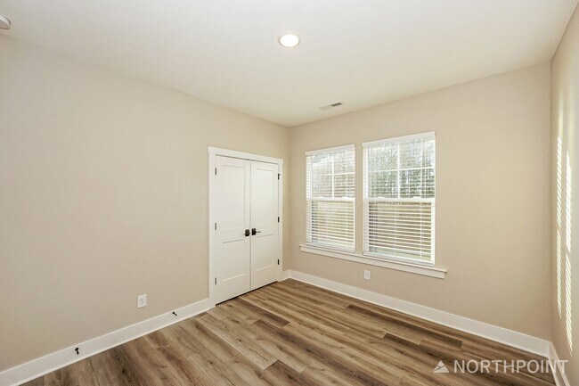 Building Photo - 114 Glencoe Ln