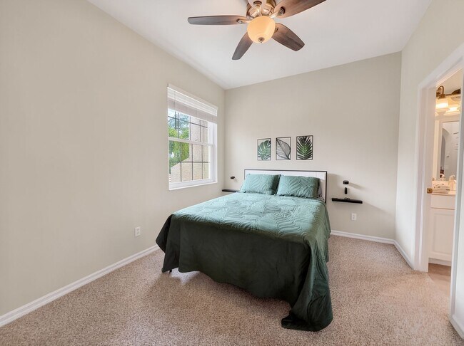 Building Photo - 2 Bed + Flex, 2 Bath Fully Furnished Annual Rental