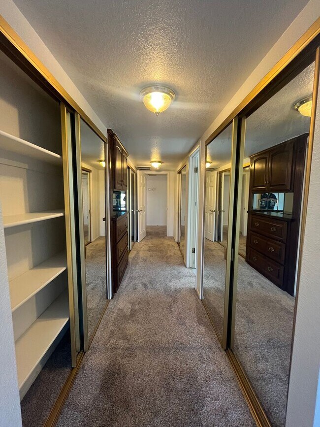 Building Photo - 3 Bed, 2 Bath in Gated Community with Lake...