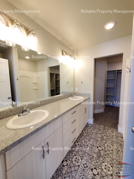 Building Photo - 359 N 3rd W