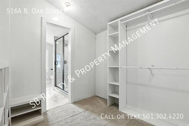 Building Photo - 516 N Oak St