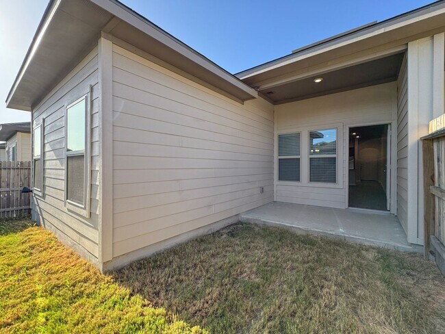 Building Photo - 9306