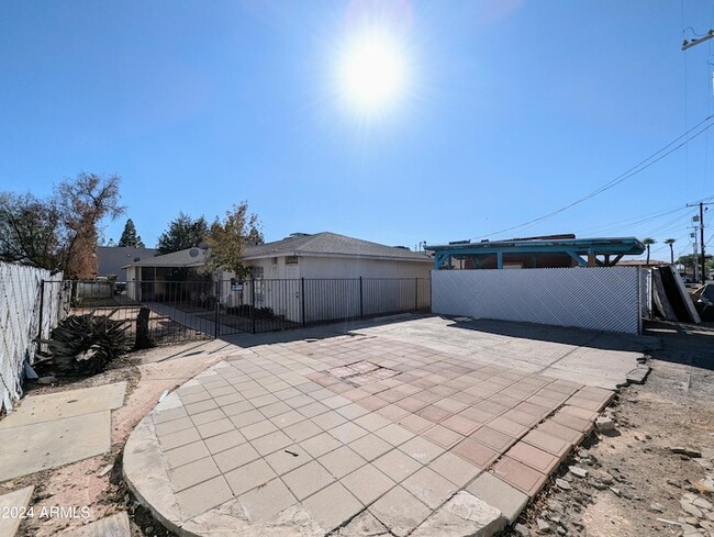 Building Photo - 1314 W Whitton Ave