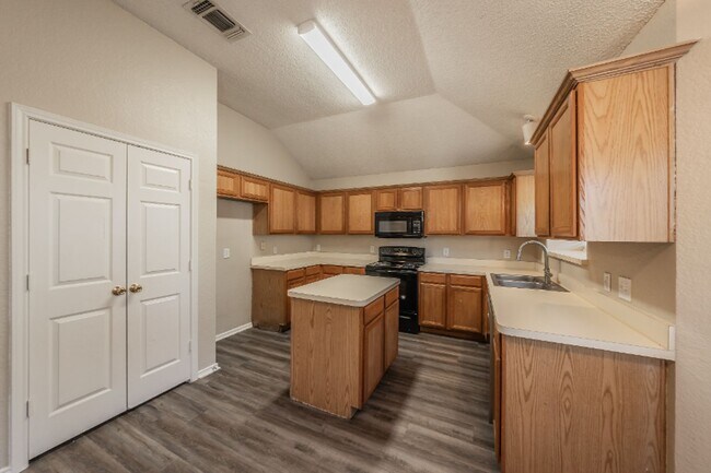 Building Photo - 1740 Cedar Tree Dr