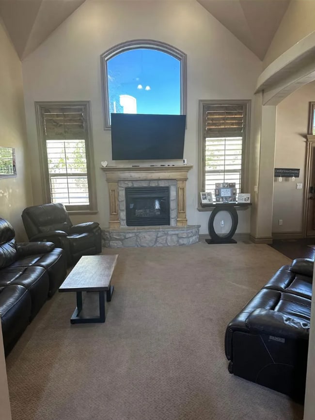 Building Photo - 6 Bed/3.5 Bathroom house in Herriman