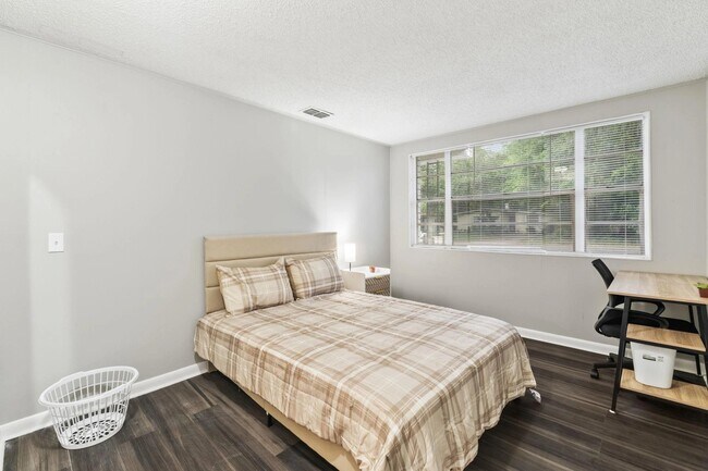 Building Photo - 4731 E Castlewood Dr