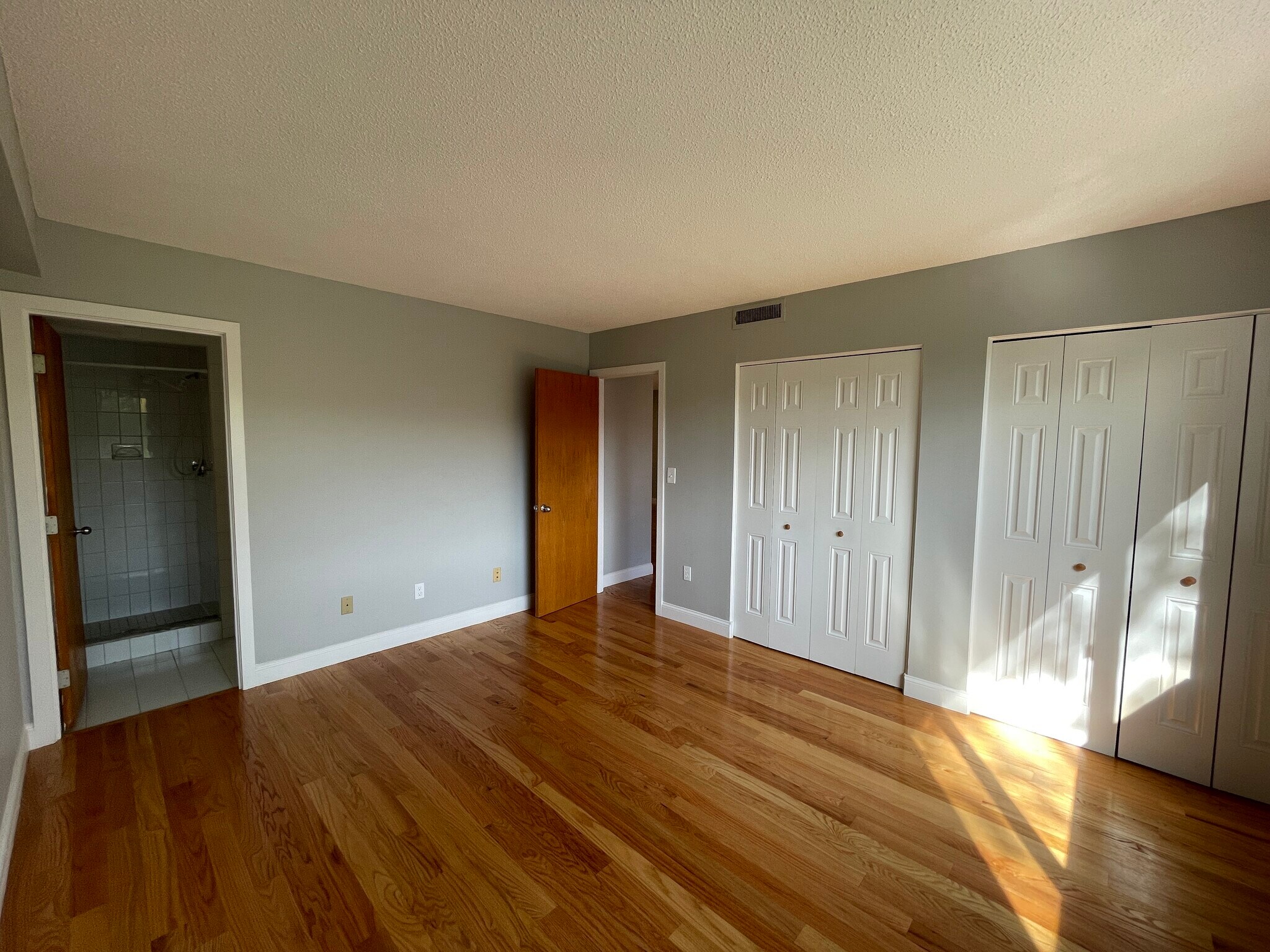 Building Photo - 1850 Beacon St