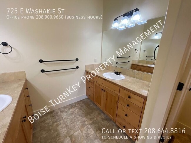 Building Photo - 725 Washakie St E