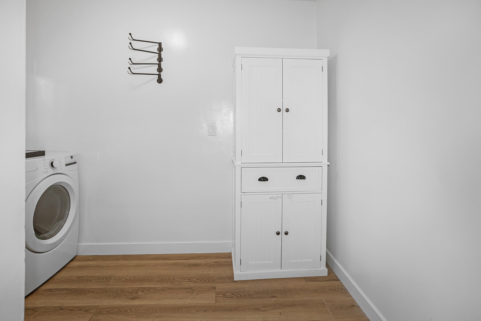 laundry room in unit - 951 N Curson Ave