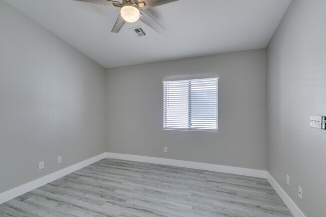 Building Photo - Completely upgraded 3 bedroom home in Macd...