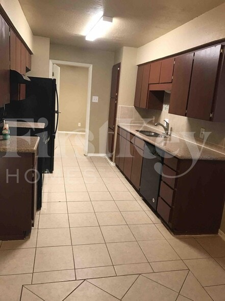 Building Photo - 701 E Mission St